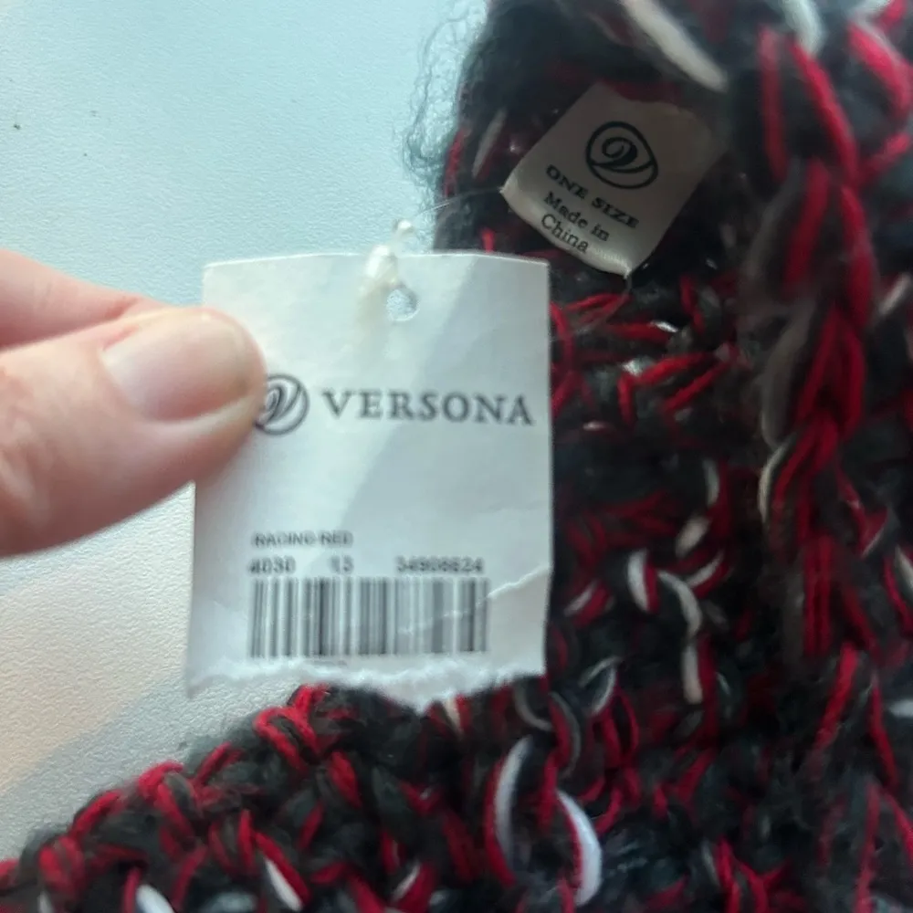 Versona NEW red and charcoal  retro knit wrap one size acrylic cozy gift - Image 4