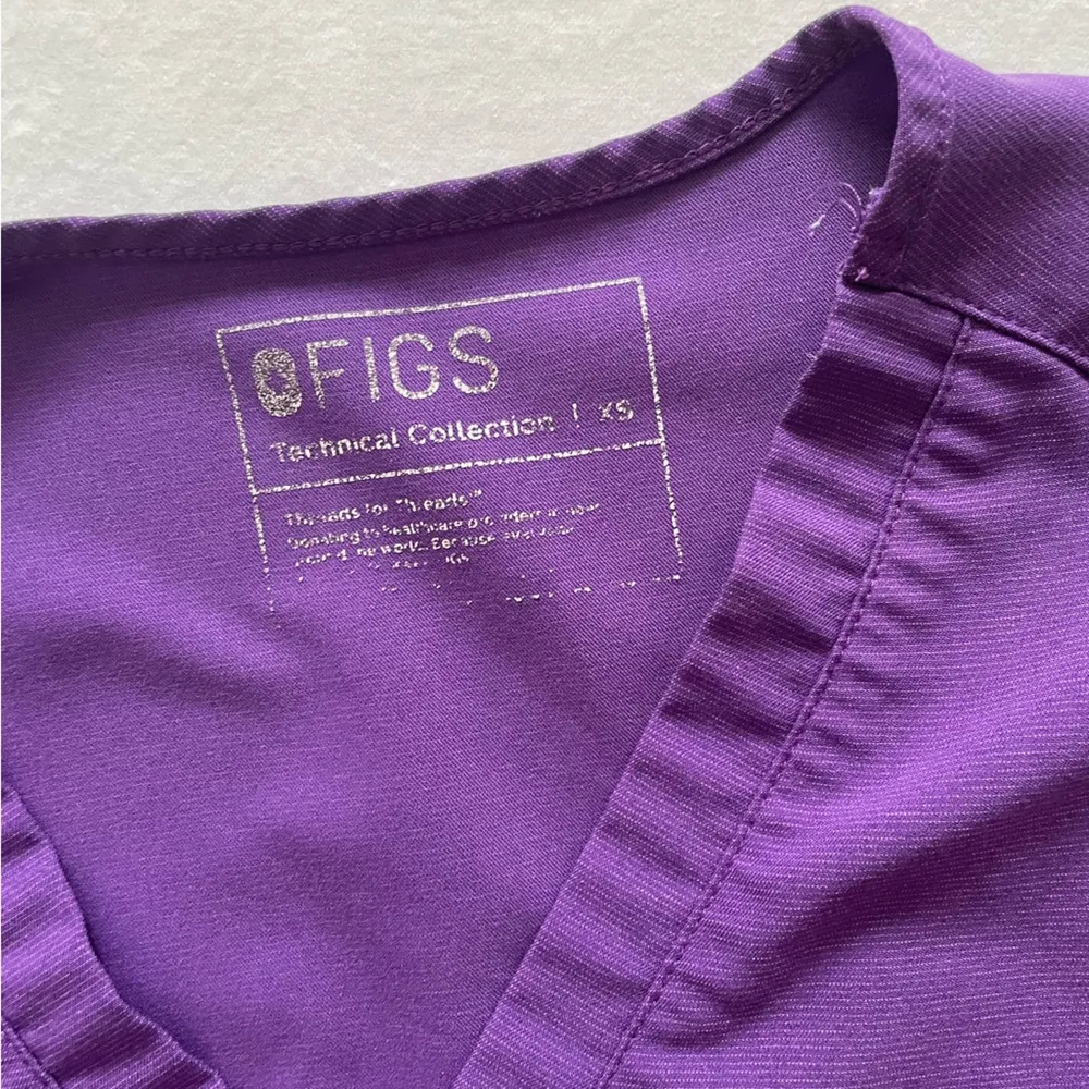 FIGS Women's Casma 3 pocket size XS in ultra violet. Rare color - Image 2