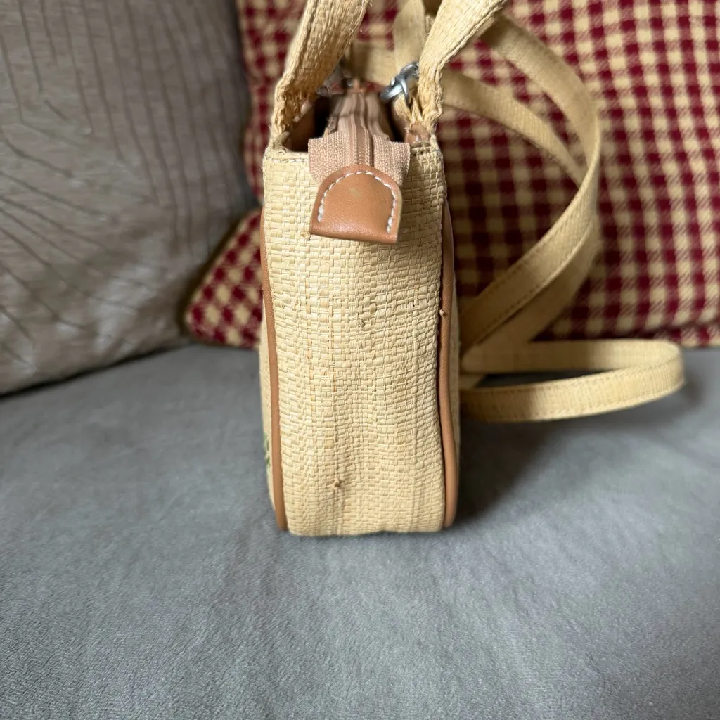 Nine West Y2K natural raffia mini crossbody purse with floral embroidery - Image 7