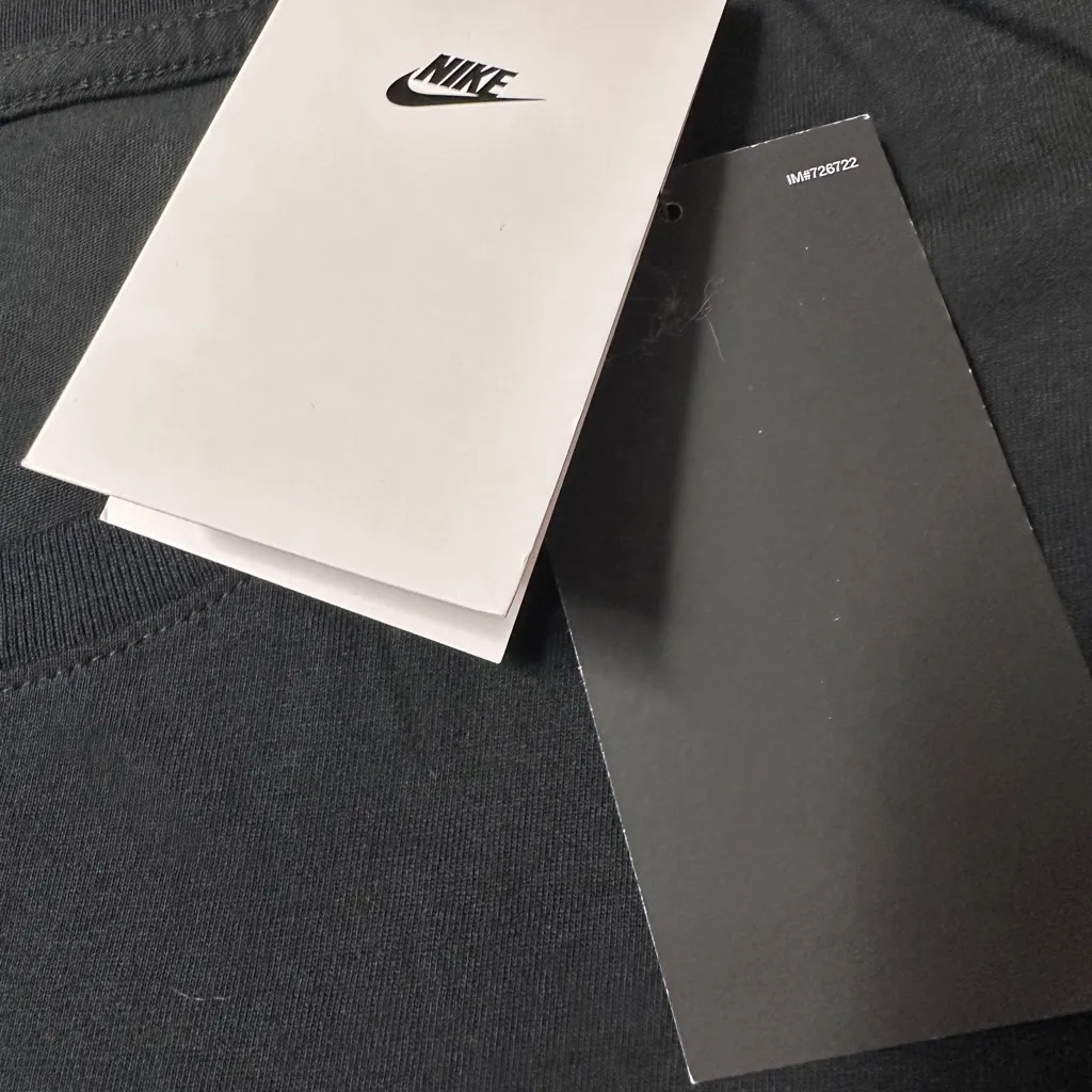 NWT NIKE Woman’s Essentials Logo Black Tee Shirt size 1X - Image 6