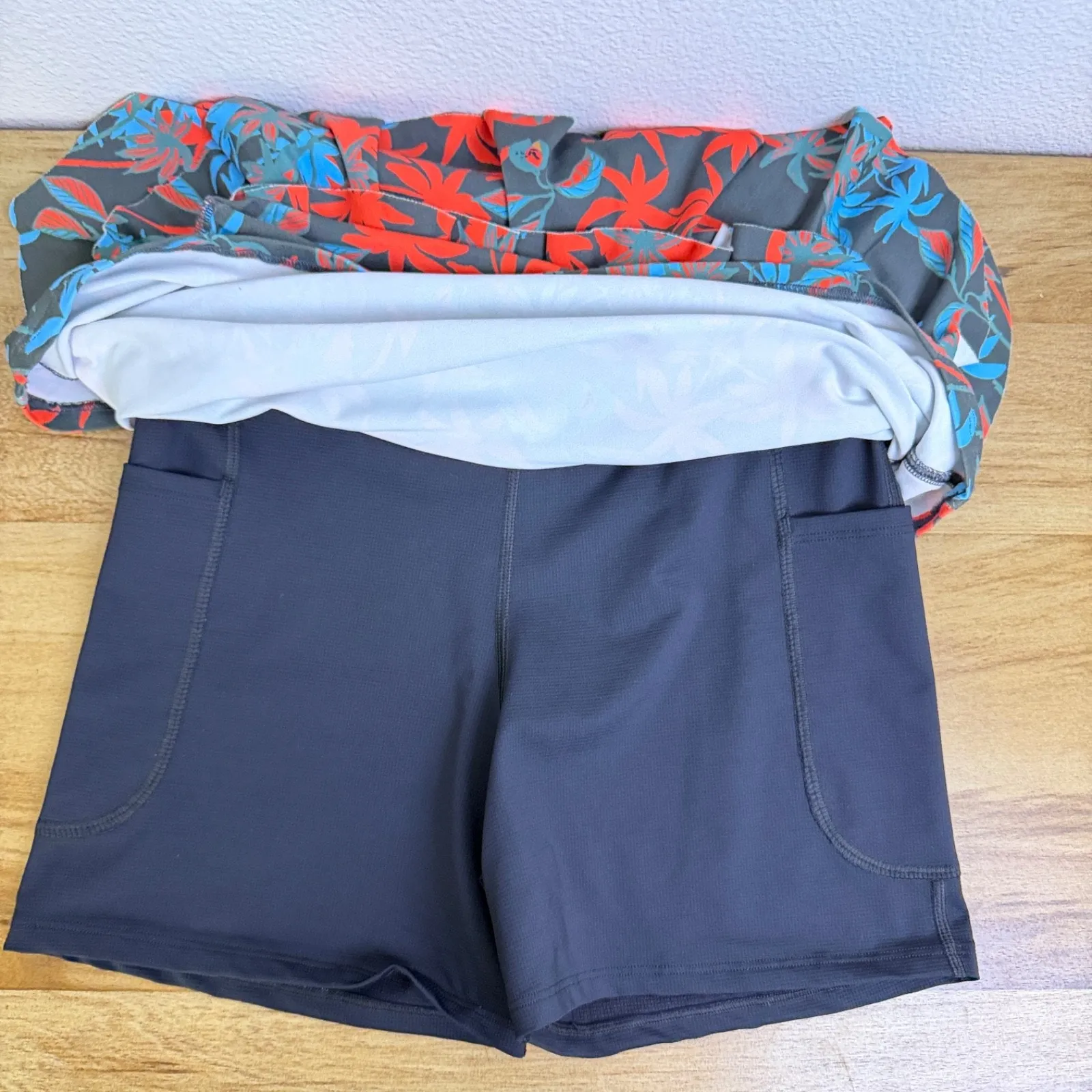 Dona Jo Skirt Womens Size 1 Small Black Red Floral Skort Tennis Pickleball Short Blue - Image 9