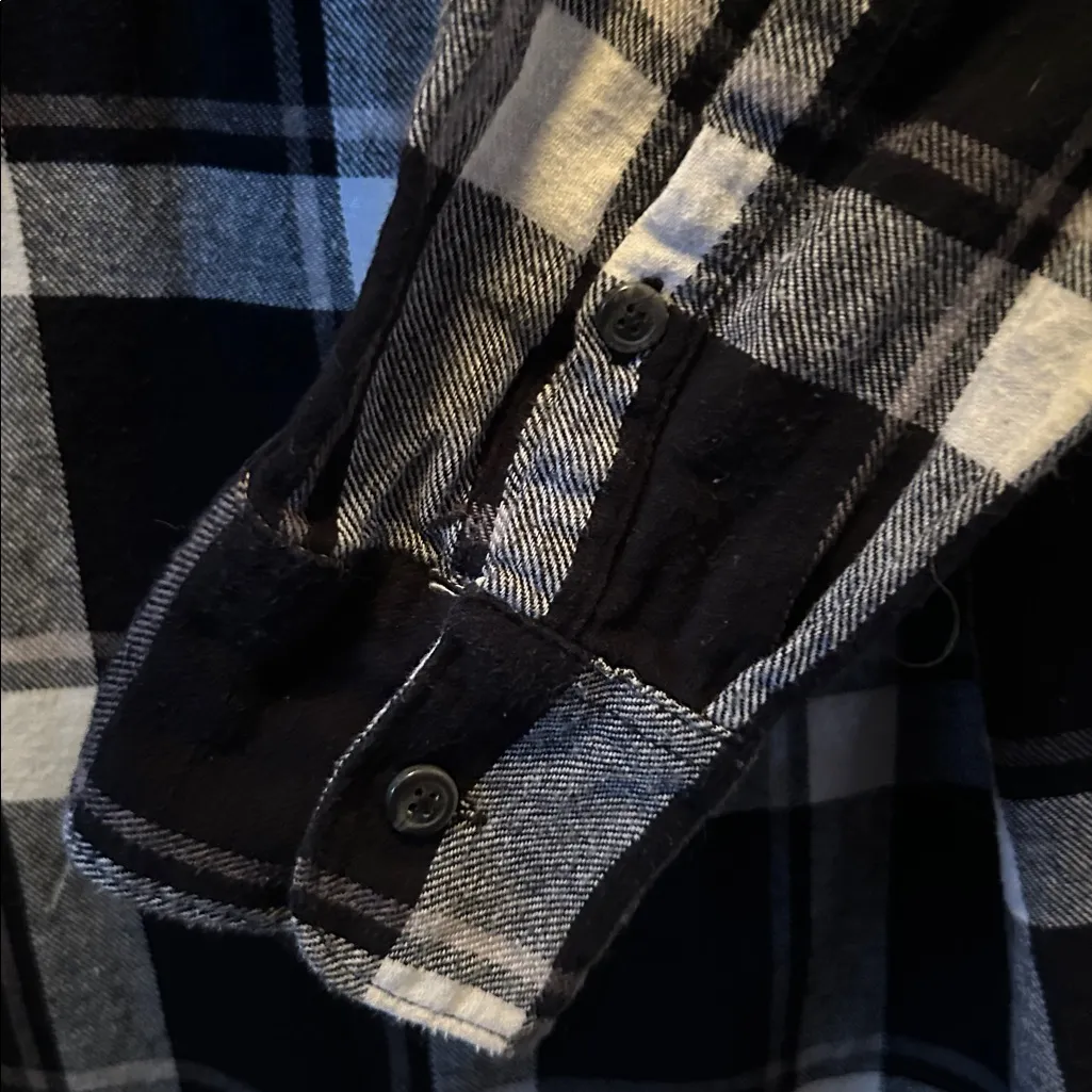 Woolrich flannel button down black white sz L - Image 4