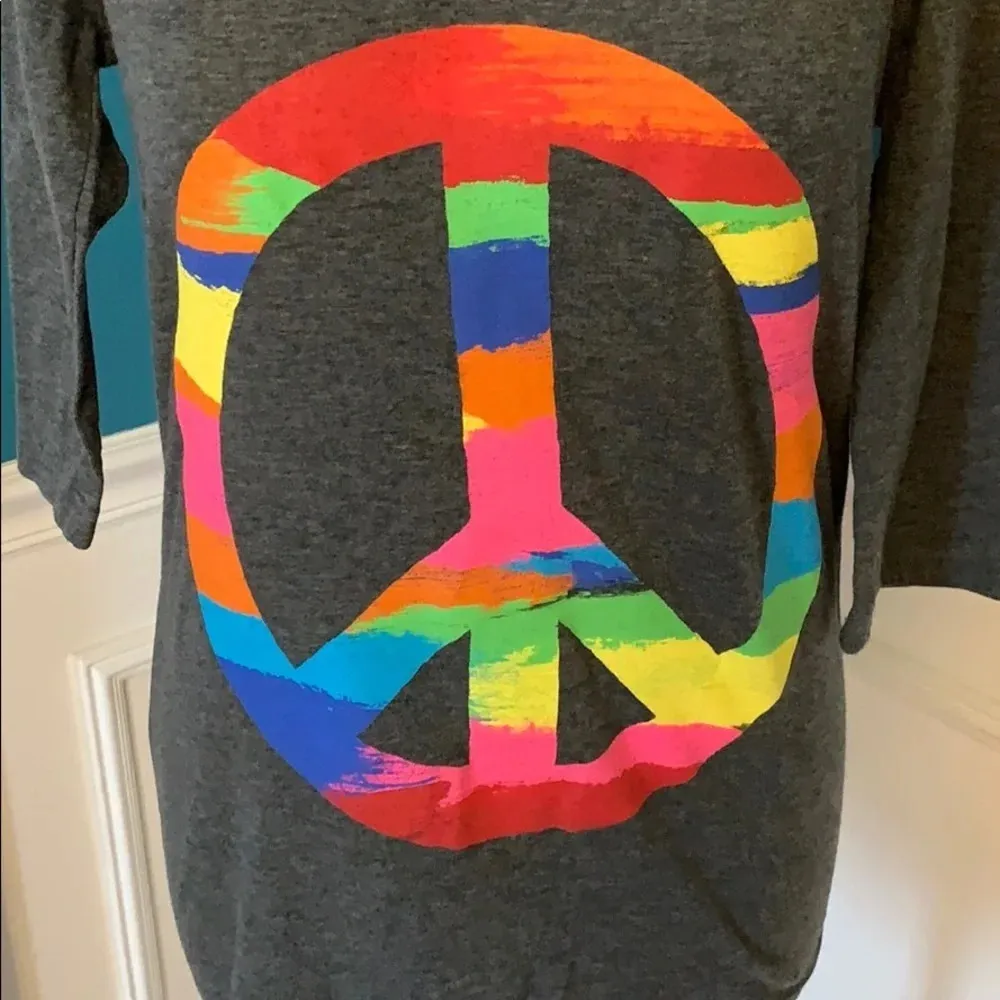 Women’s Xhiliration long sleeve gray peace sign sleep shirt Size small - Image 2