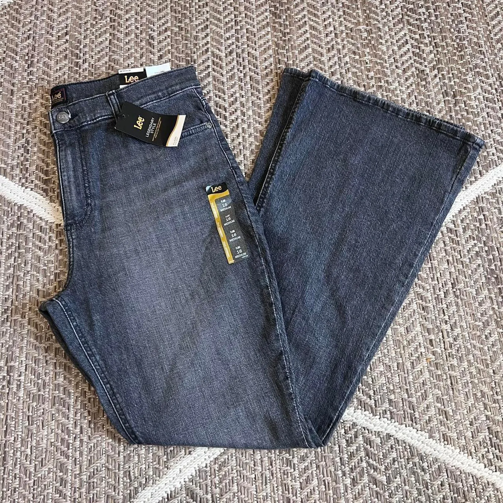 Lee Legendary Womens Flared jeans New size 16 - Image 2