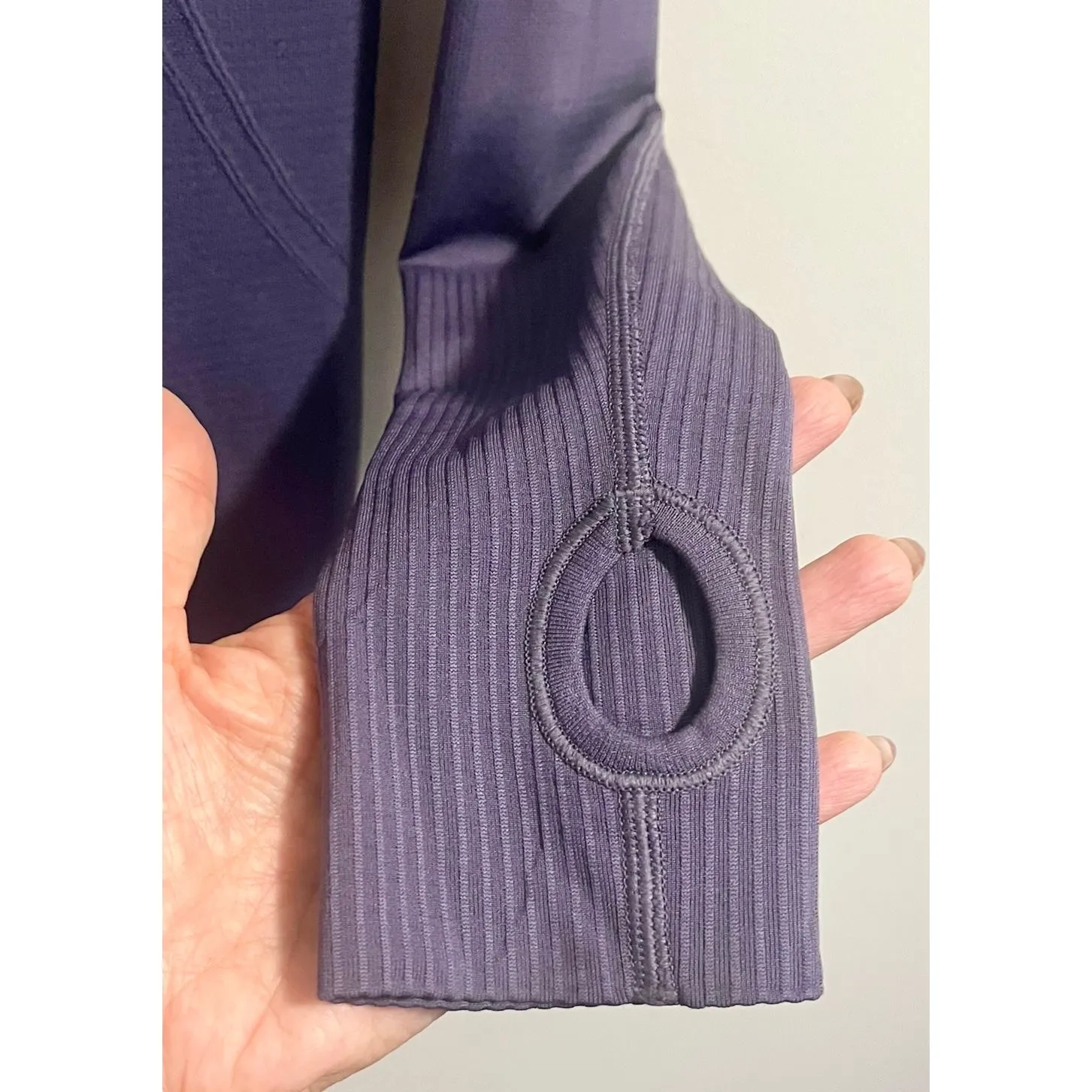Lululemon Swiftly Relaxed Long Sleeve Hip Length sz 8 Dark Lavender w/Thumbholes - Image 5