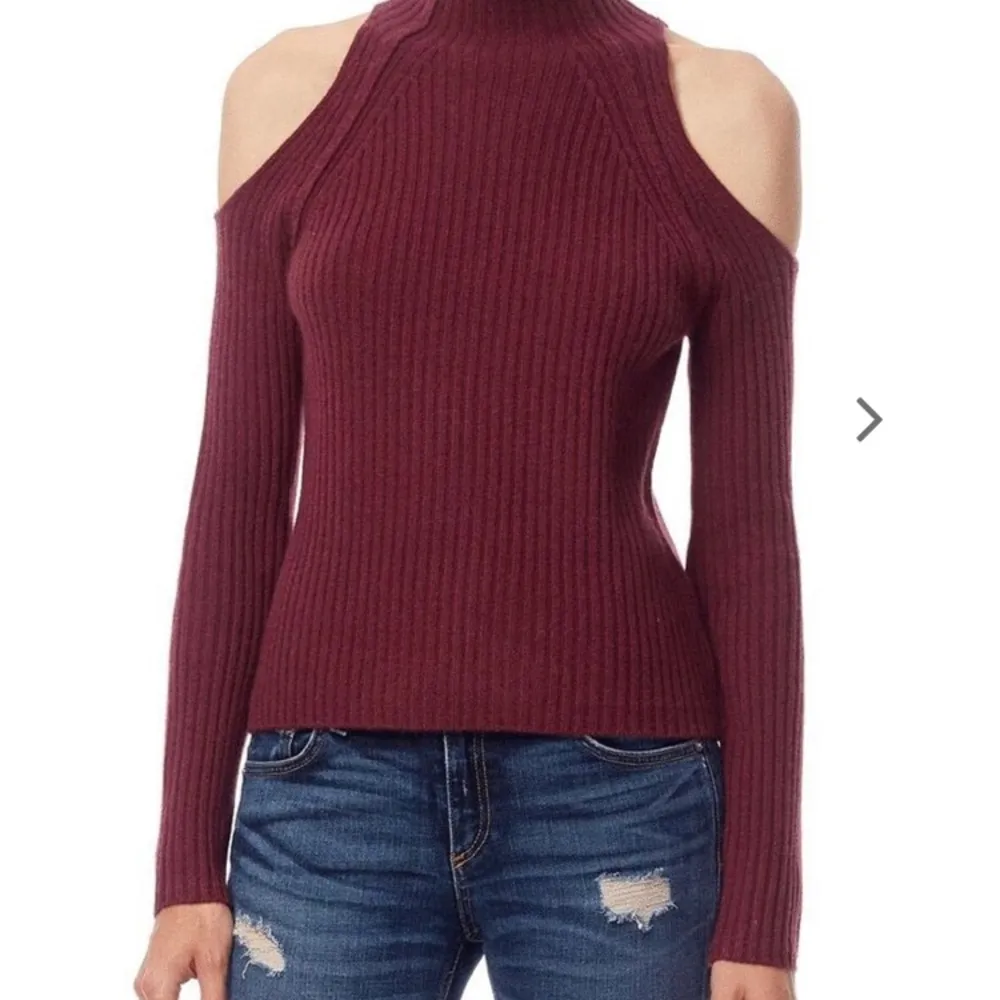 F21 maroon cold shoulder sweater - Image 4