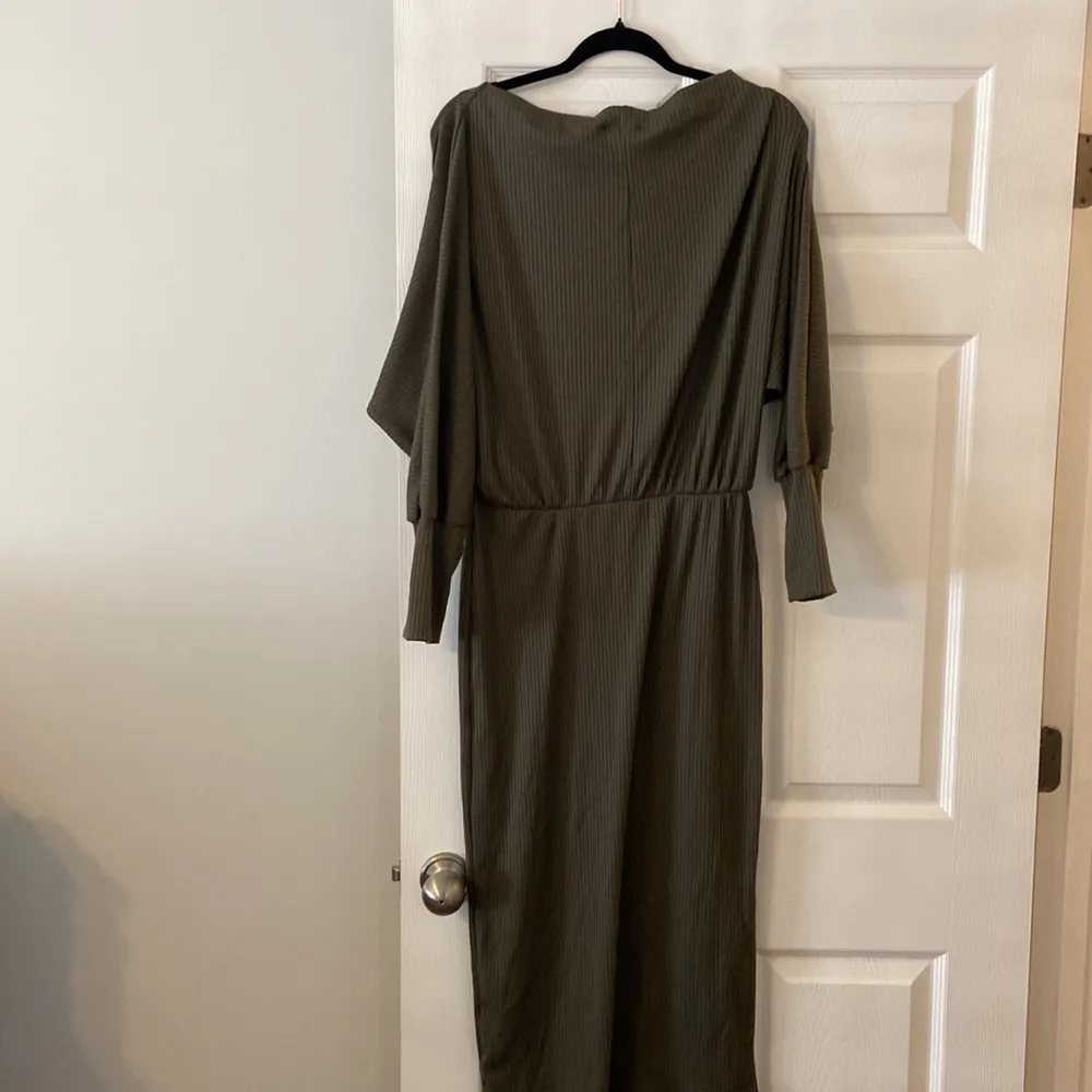 Lulus Maxi Dress size L length 50” color green long sleeves see all photos - Image 6