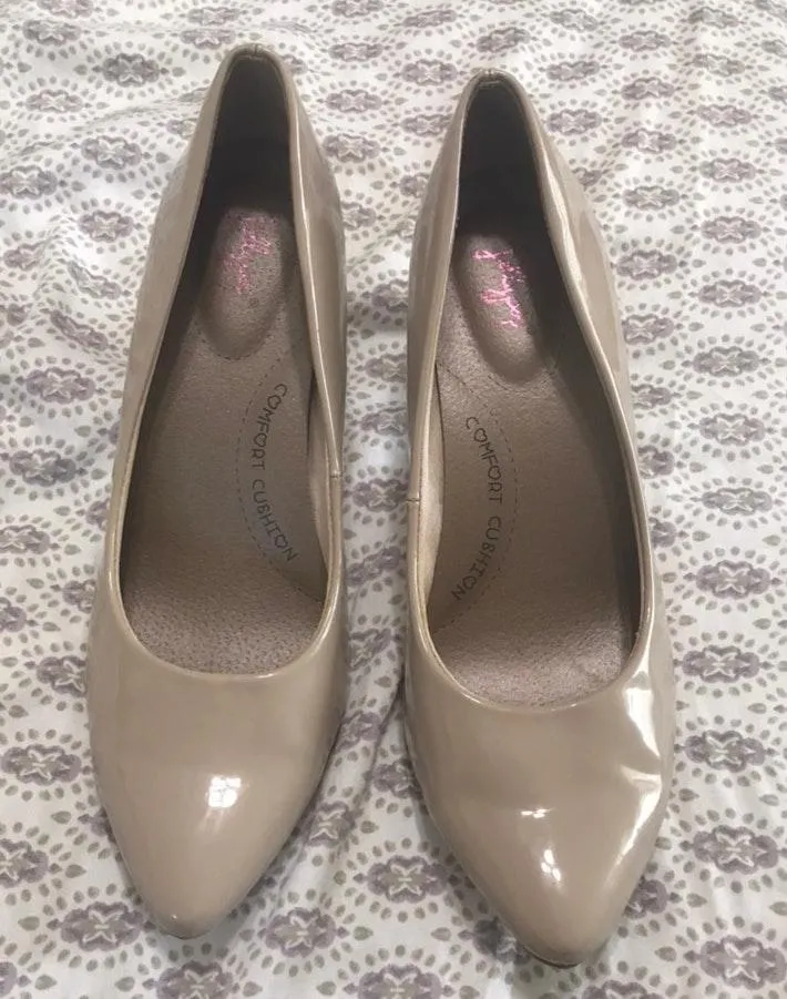 Nude Patent Pumps Tan Size 8.5 - Image 4