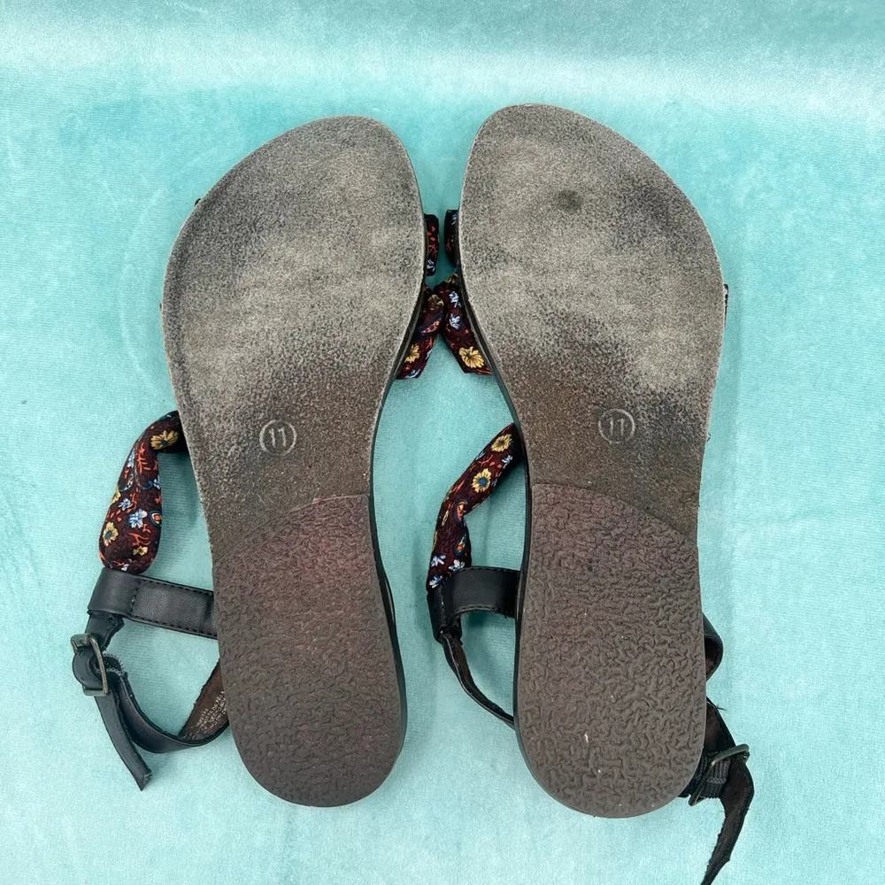 Guppy Love Floral Sandals 11 - Image 4