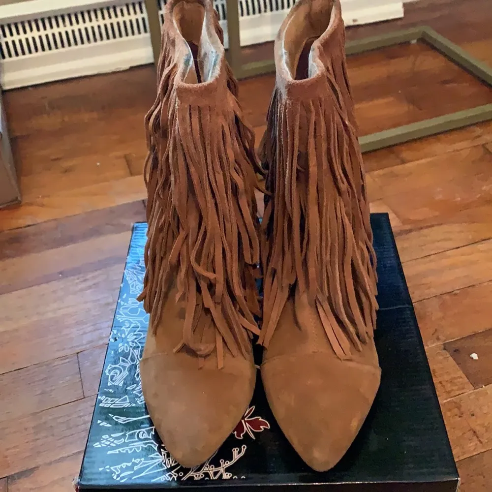 Liliana Fringe boots with wedge, size 7.5 - Image 2