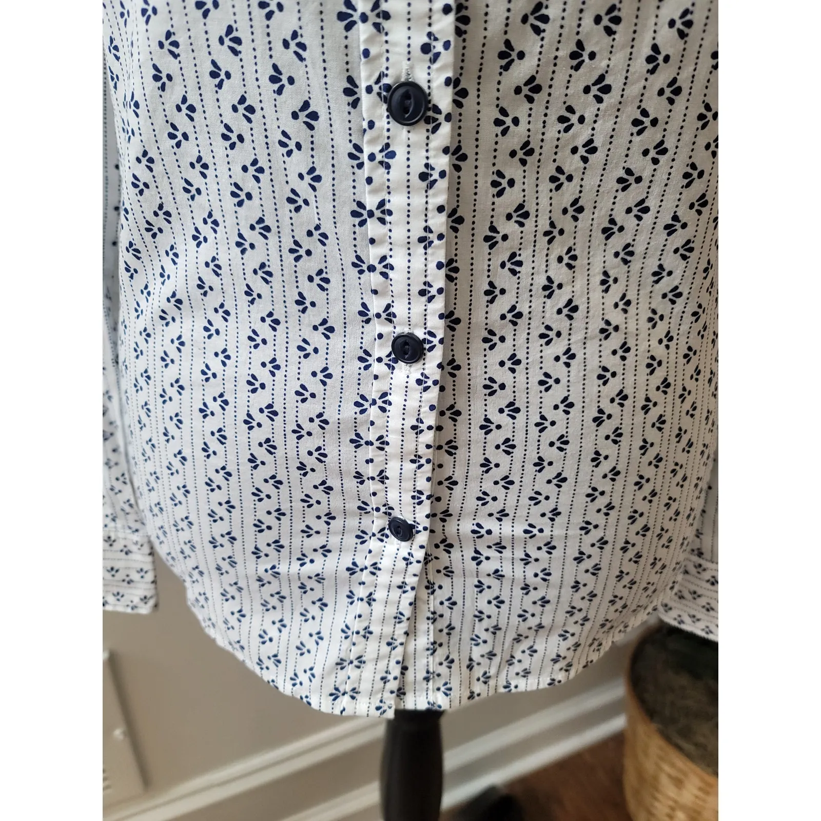 Patagonia Button Up Shirt Women's Size 6 White Blue Organic Cotton Long Sleeve - Image 4