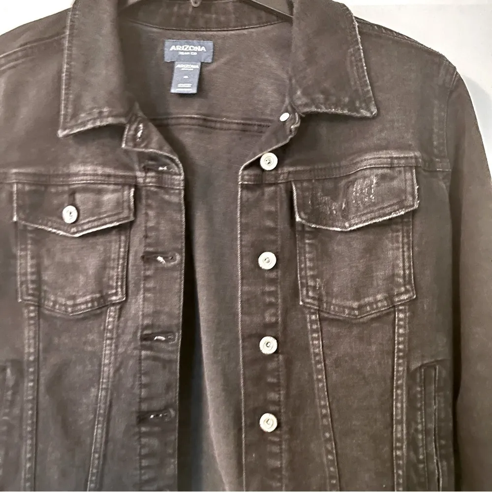 ARIZONA Women’s Black Distressed Button-up Denim Jean Jacket - Image 4