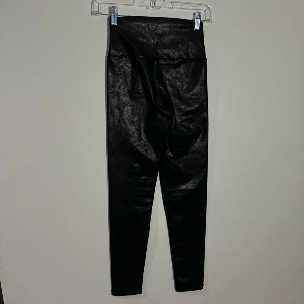 NWOT Aerie OFFLINE The Hugger High Waisted Crackle Legging Black‎ Size Small - Image 6