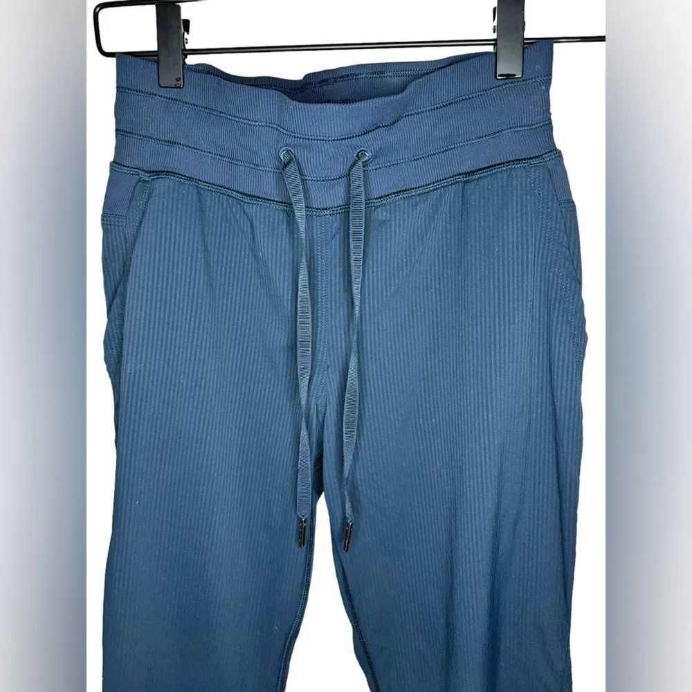 Lululemon Dance Studio Crop II Pants Size 2 Black - Image 4