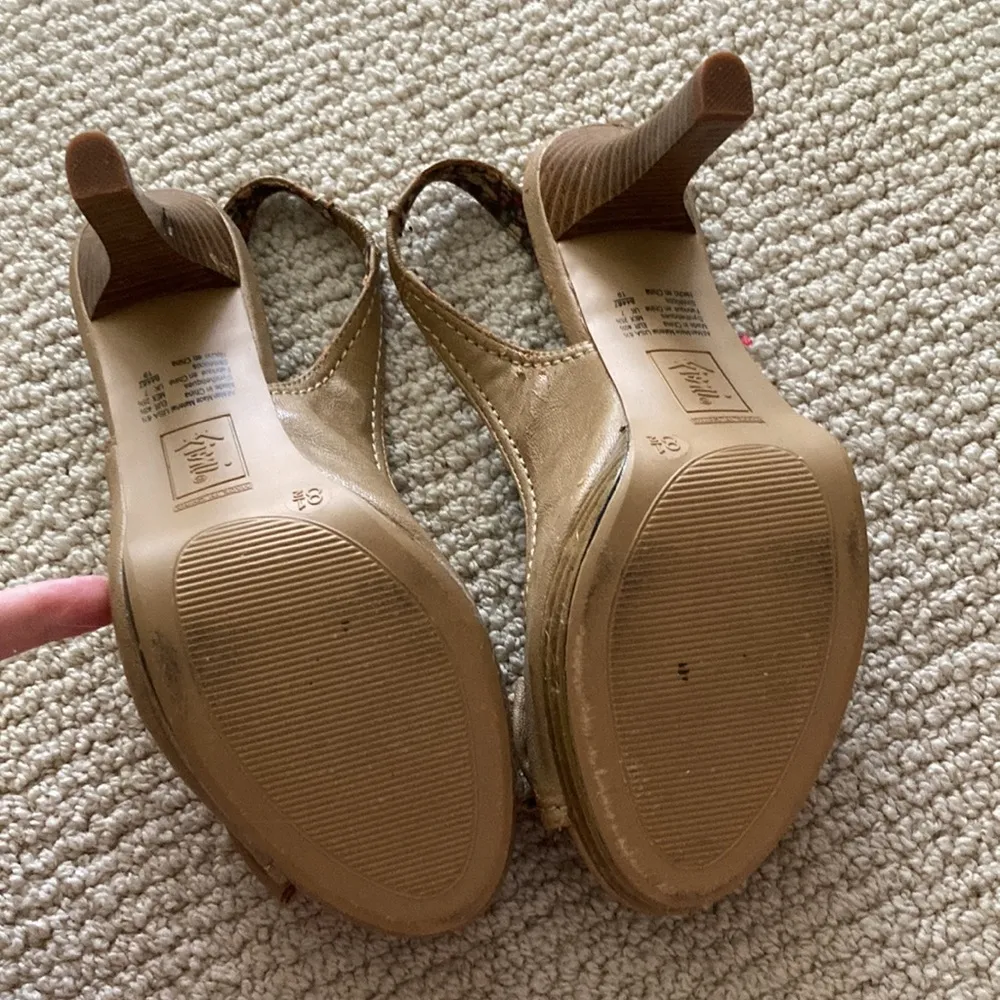 Fioni Nude High Heel Bow Front Platinum 4” Heels Vegan Leather Size 8.5 Like New - Image 9