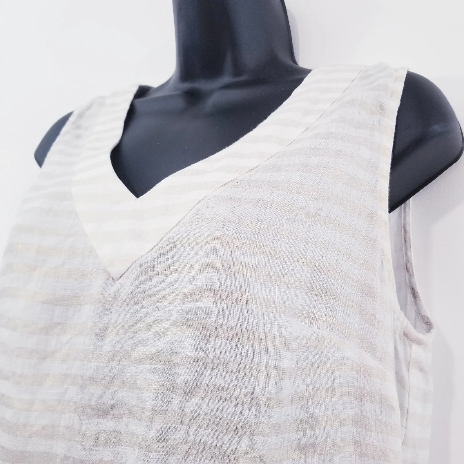 Lucy & Laurel 100% Linen Gold Metallic Blouse - Image 2