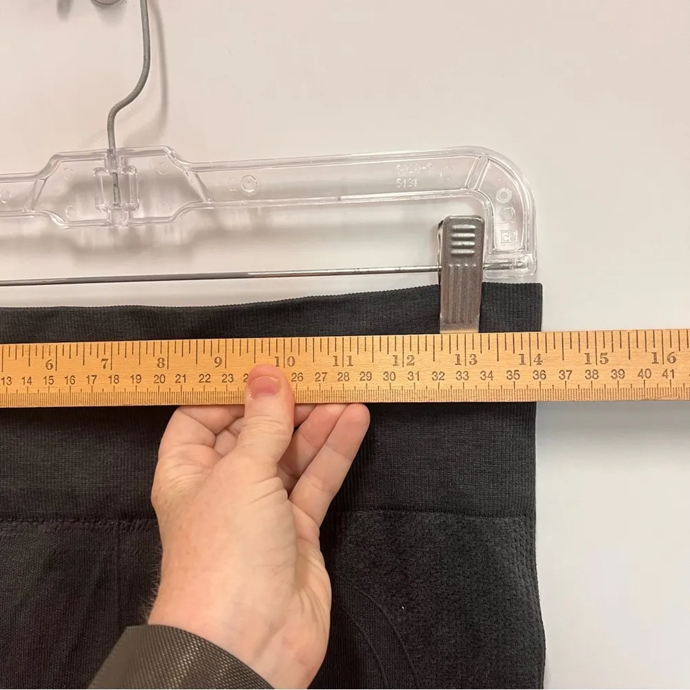 Lululemon textured jogger style leggings estimated size 8 - Image 9