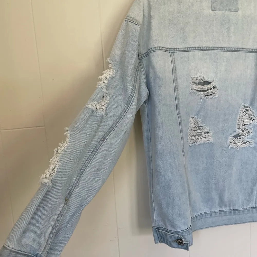 Forever 21 distressed light wash denim jean jacket  ~ holes 90s Y2K ~ Size Small - Image 5