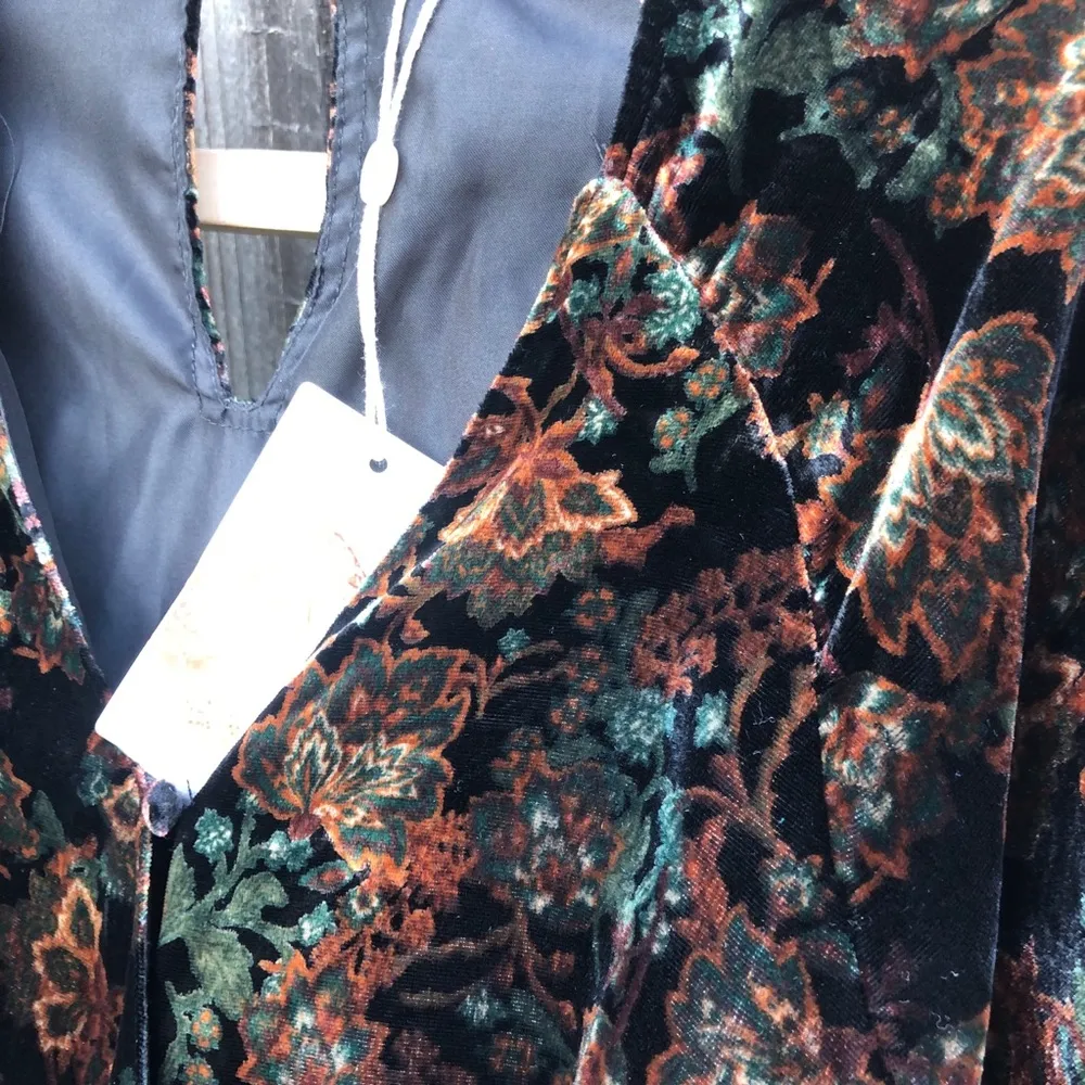 NEW Chelsea & Violet renessaince wrap mini dress soft crushed velvet Floral XL - Image 9