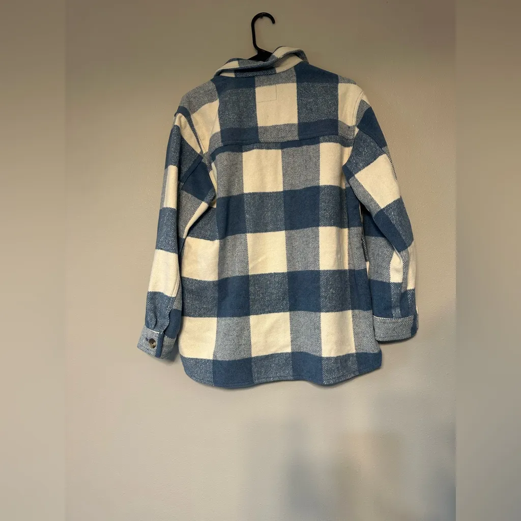 Old Navy  Shacket Blue and White - Image 5