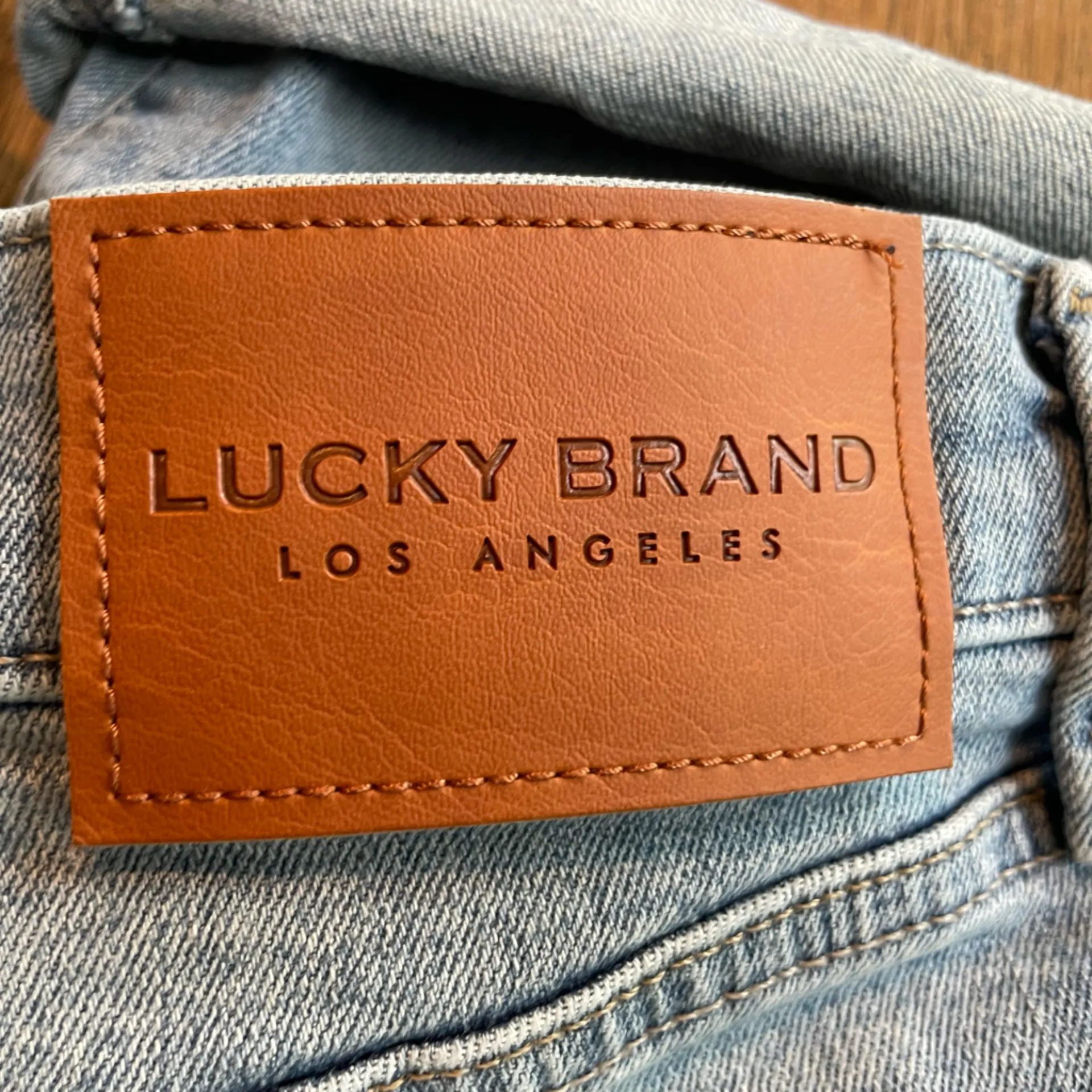 Lucky Brand The Roll Up Shorts - size 6/28 - Image 9