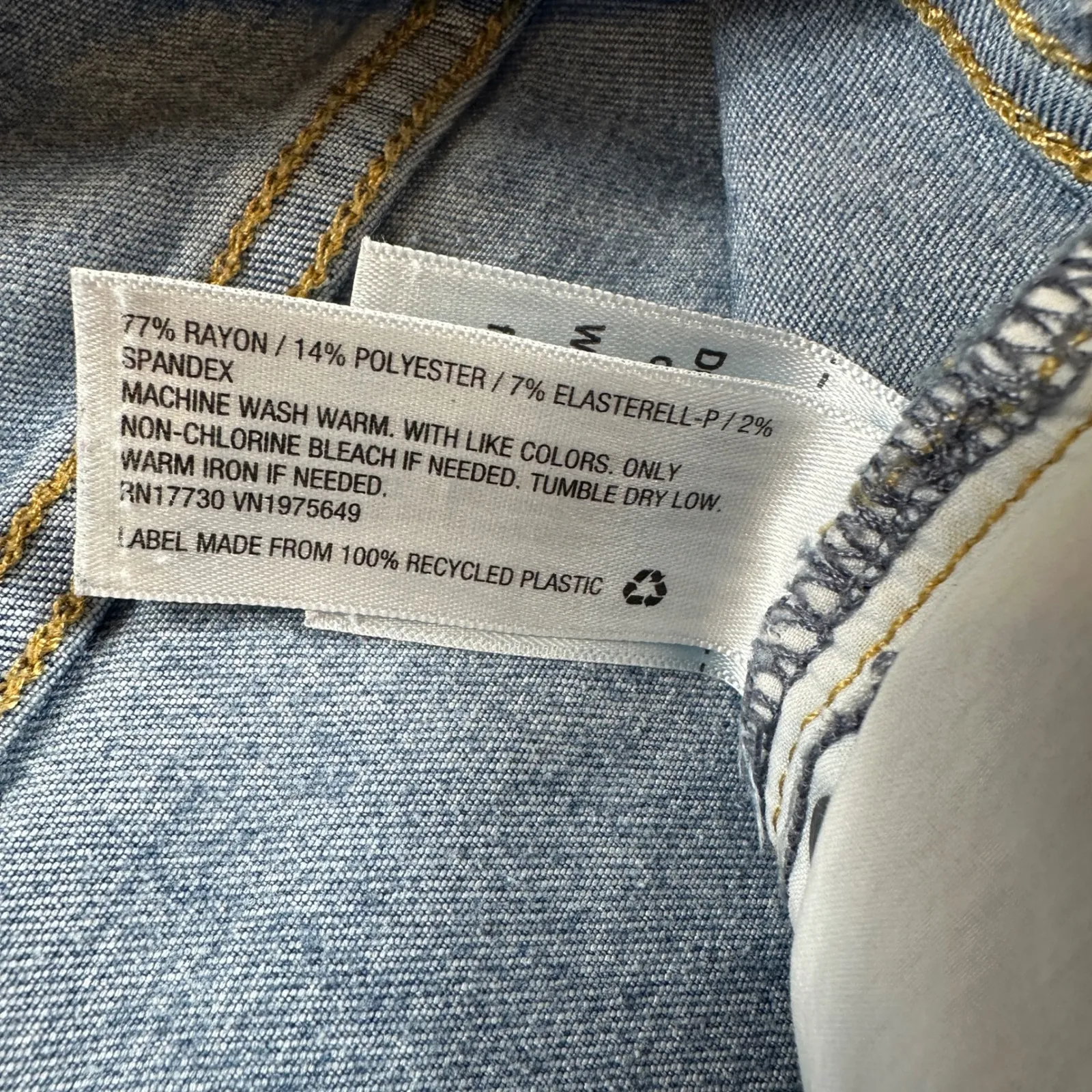 Universal Thread Womens Jeans 14 32R Mid Rise Skinny Distressed Frayed Hem Light - Image 6