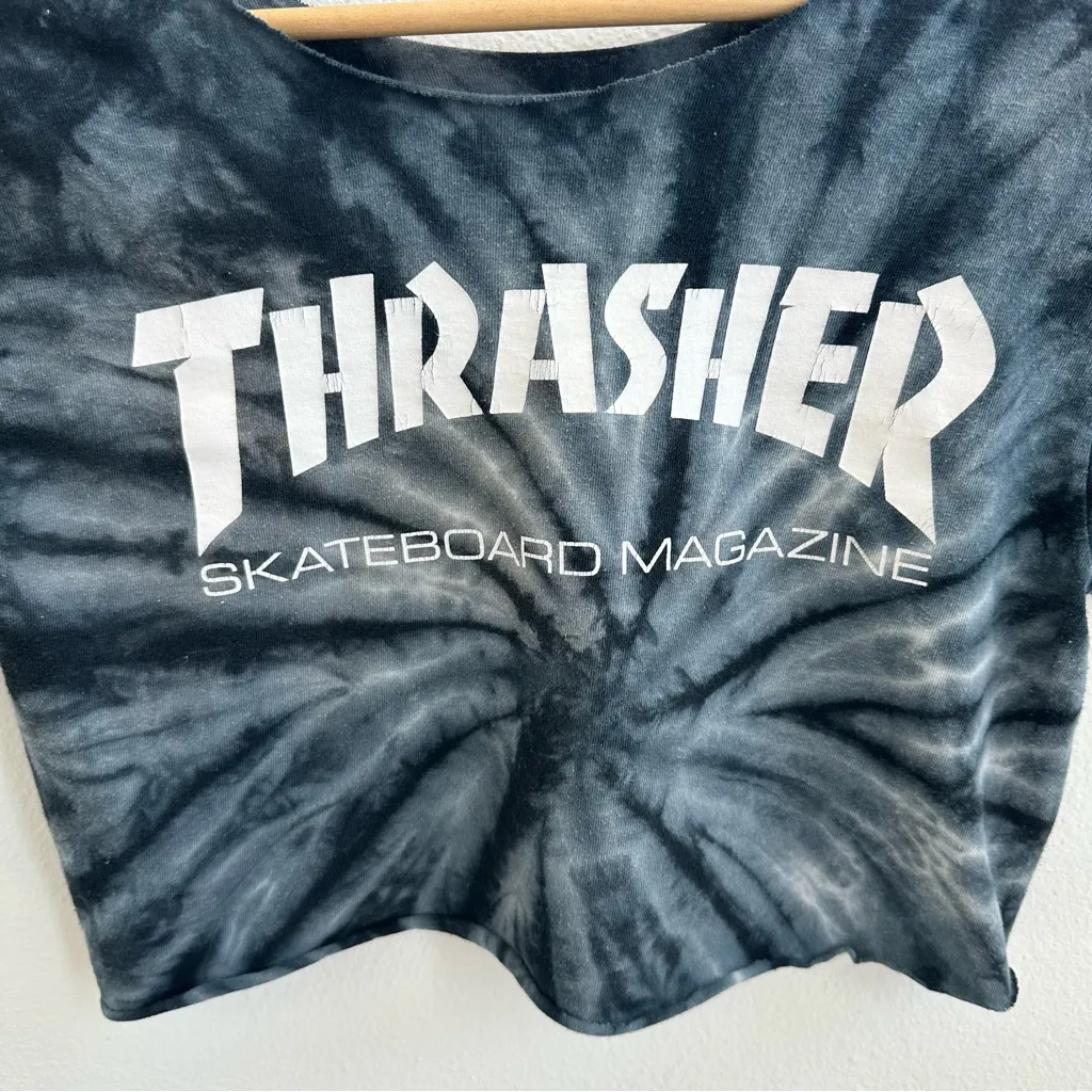 Thrasher Magazin Off the Shoulder Cropped Tee - Image 2