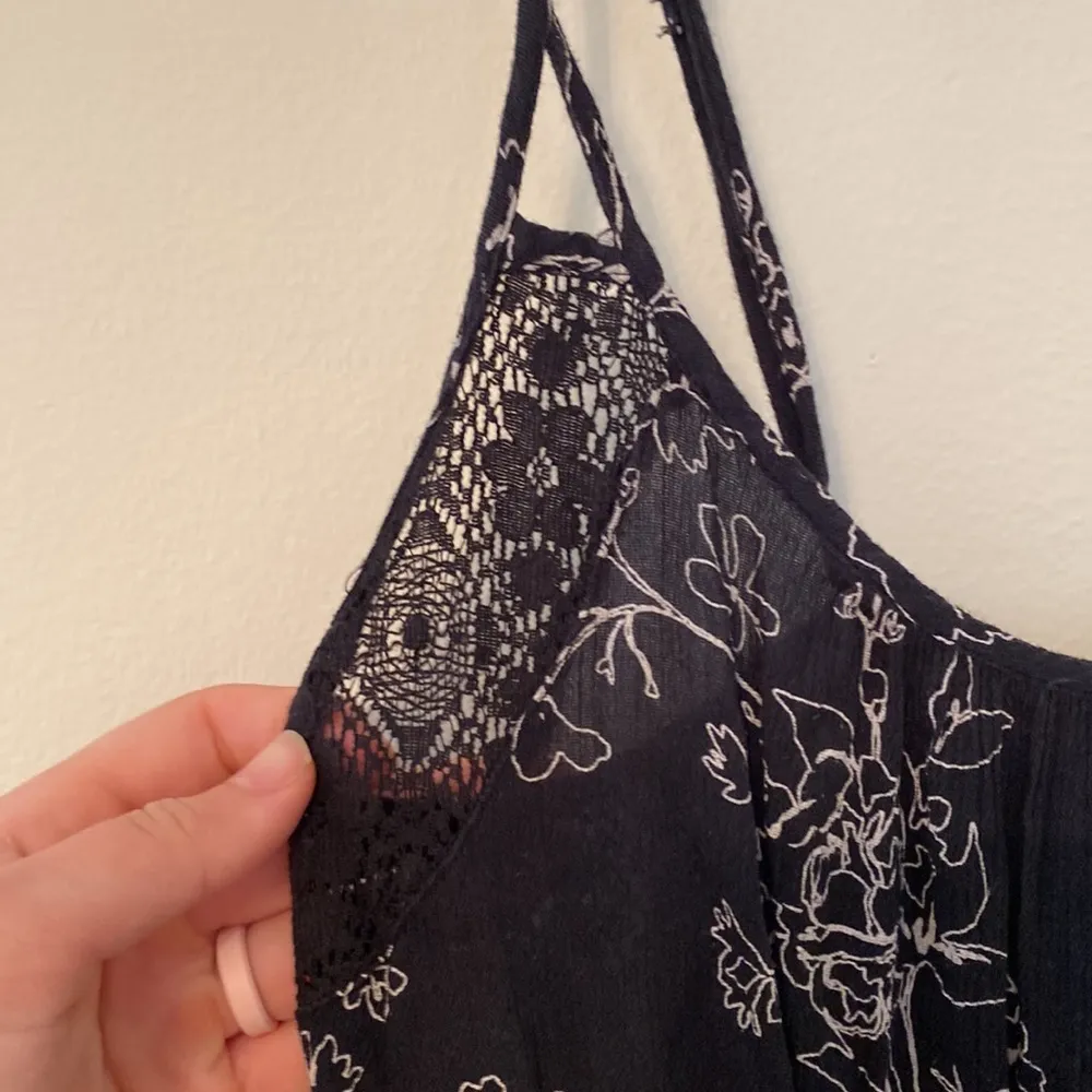 American Eagle Outfitters XXS Black Floral Romper - Image 3