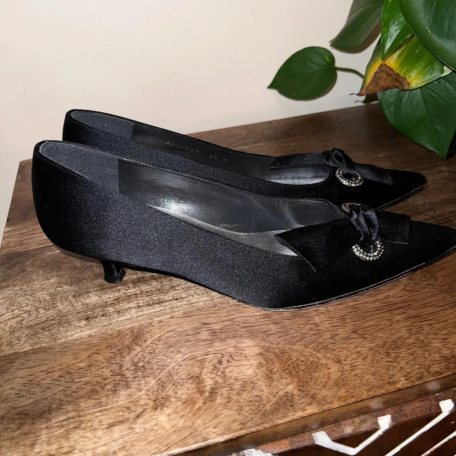 Stuart Weitzman  Womens 6.5 Lazo Black Satin Kitten Heel Pointed Toe Shoes Formal - Image 6