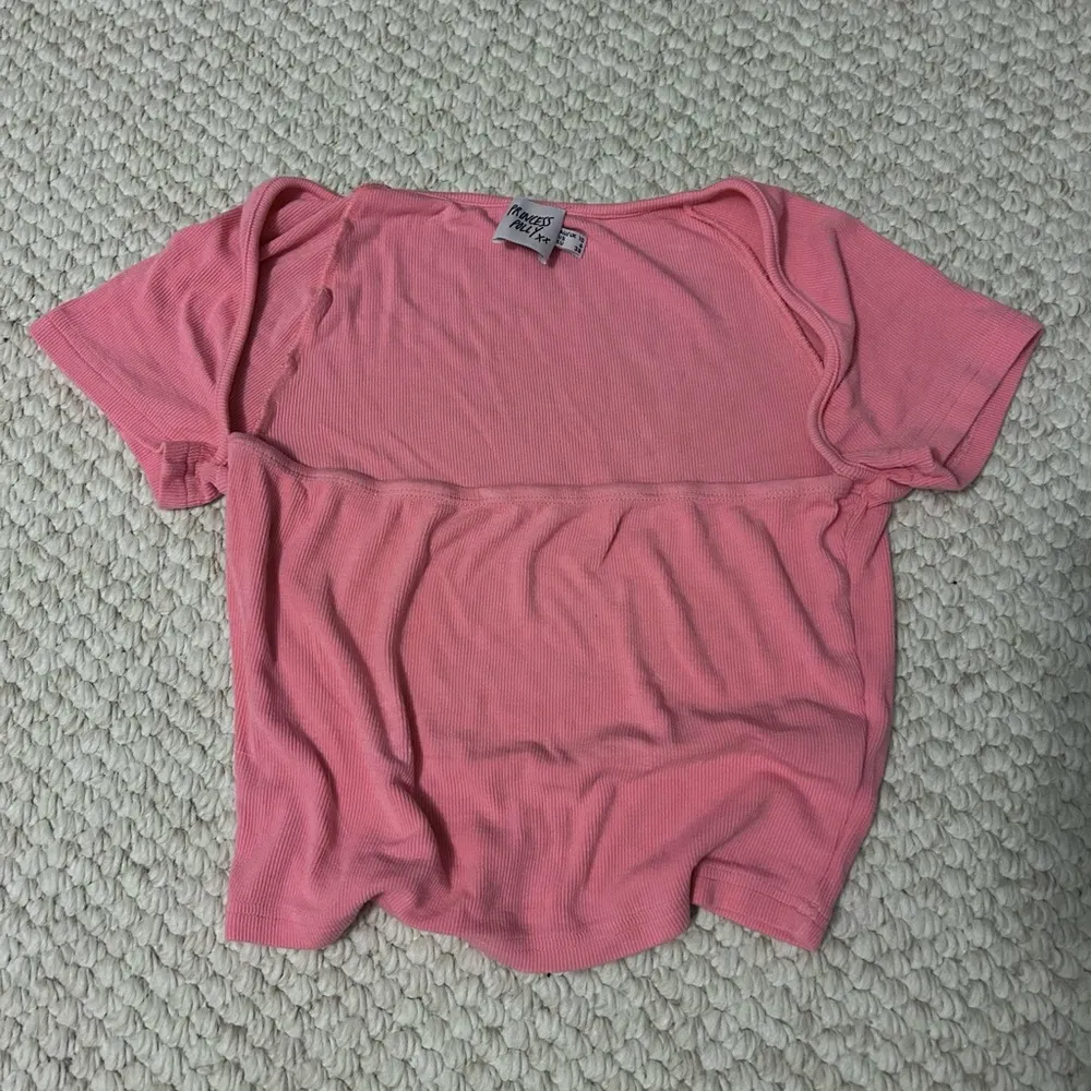 NWOT Princess Polly Dianne Square Neck Short Sleeve Crop Top Pink - Image 4