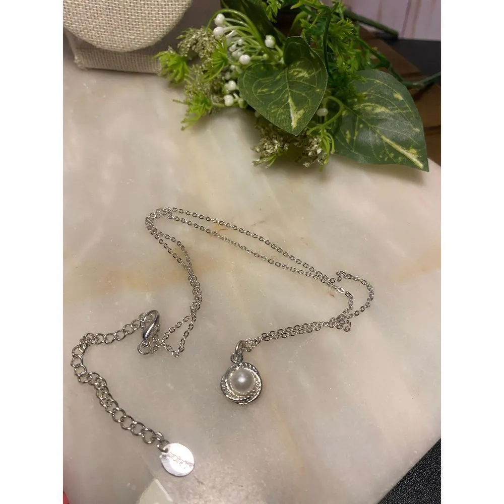 Claire’s silver necklace with circle braided pearl - Image 2