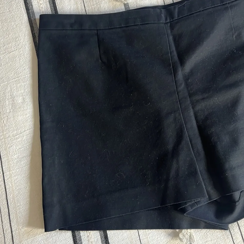 H&M  • sleek chic shorts - Image 72