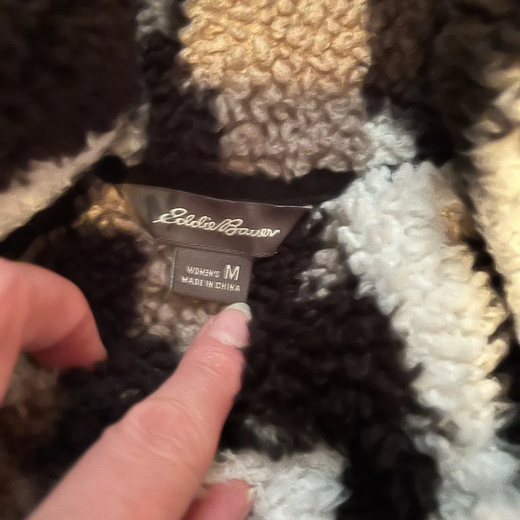 Eddie Bauer Black and Brown Patterned Sherpa - Image 4