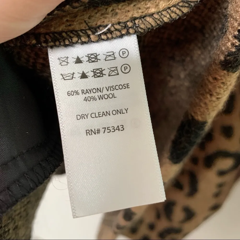 Rachel Zoe Leopard Wool Blend Two Button Cardigan Size Small - Image 8