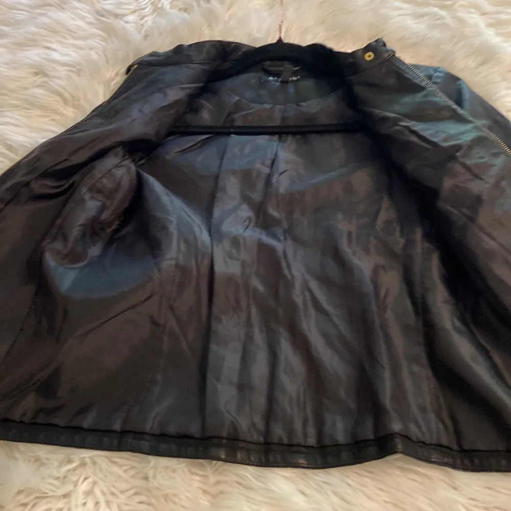 Baccini Faux Leather Black Women's Jacket size S excellent condition length 23” - Image 8
