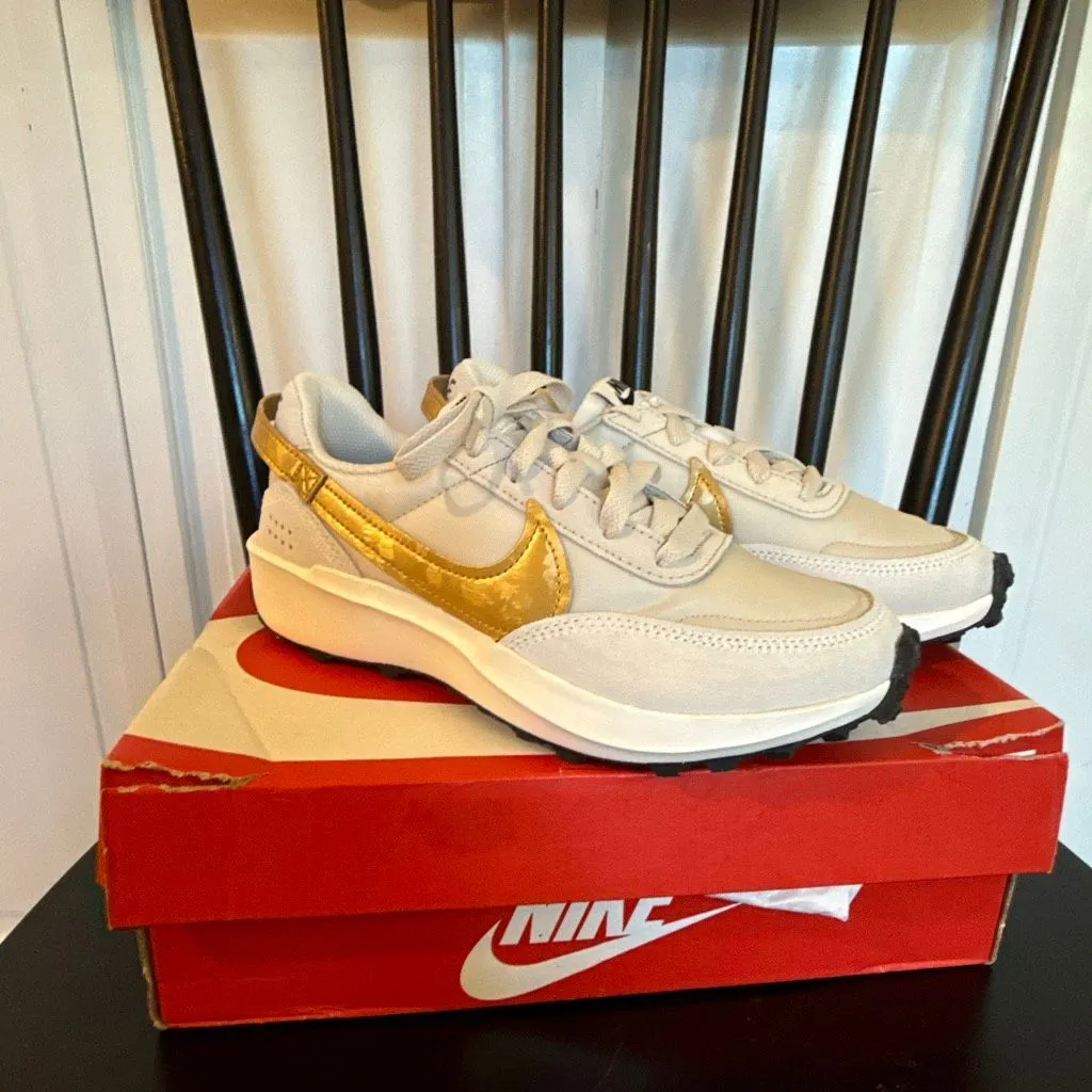Nike NWB waffle Debut ESS gold sneaker size 6 - Image 6