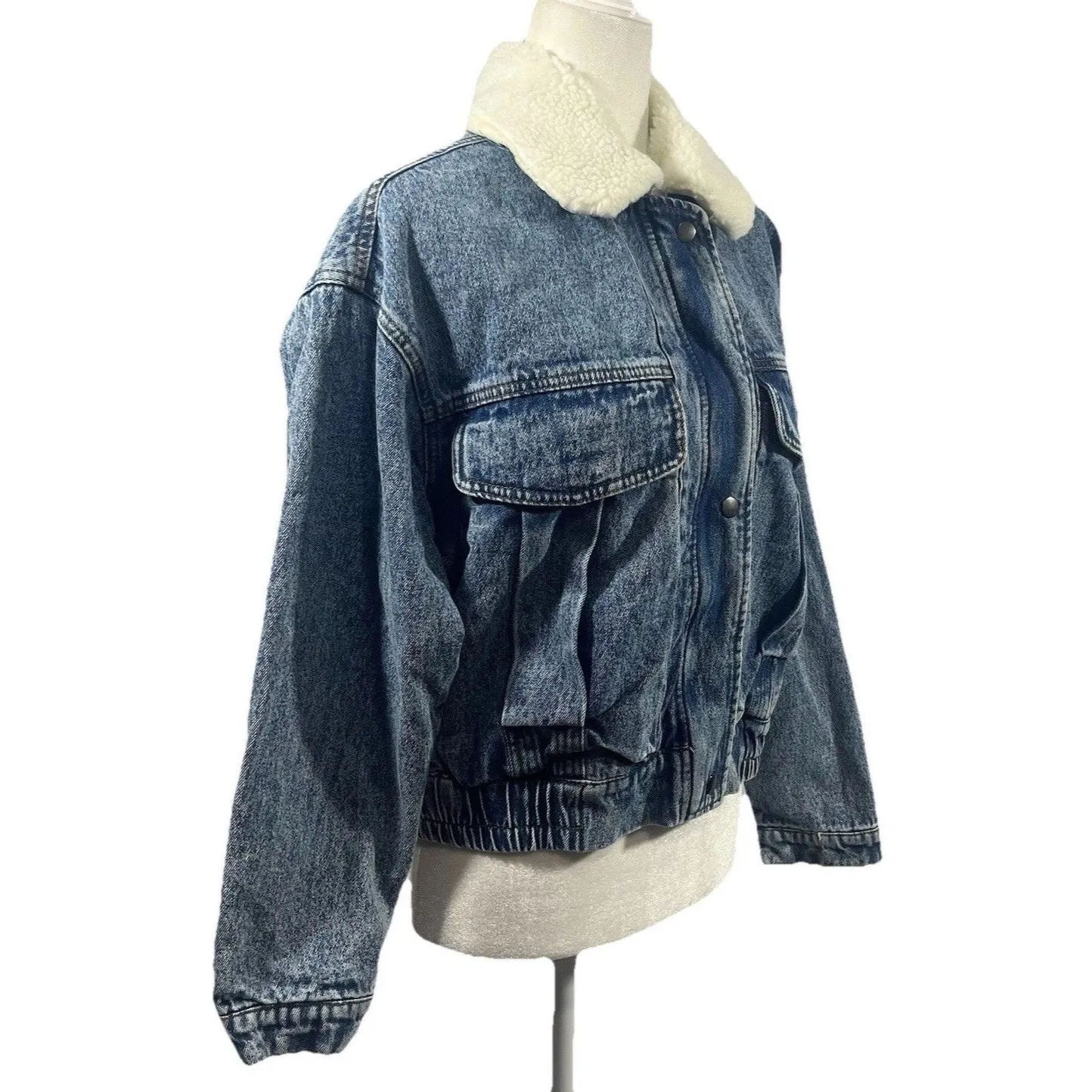 One World  Jean Bomber Jacket NWT Sz. Medium Trucker Distressed Pockets - Image 4