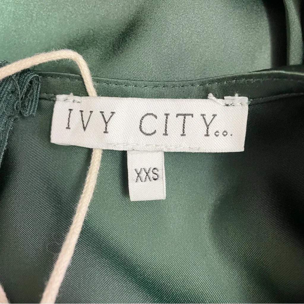 NWT Ivy City Co Maggie Dress Emerald Green Satin Wrap Flutter Sleeve Size XXS - Image 11