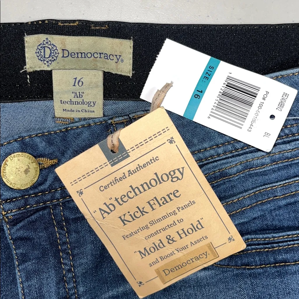 Democracy NWT Size 16 Blue Denim “Ab” Technology Kick Flare Jeans - Image 4