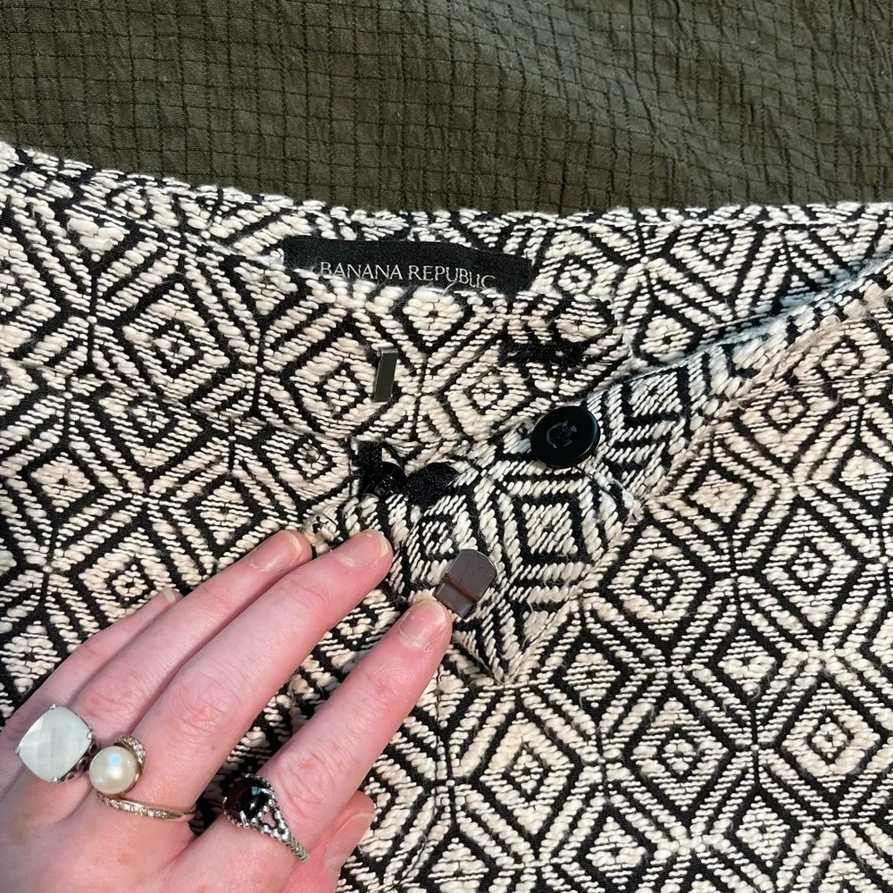 Geometric Black and White Women's Shorts - Image 3