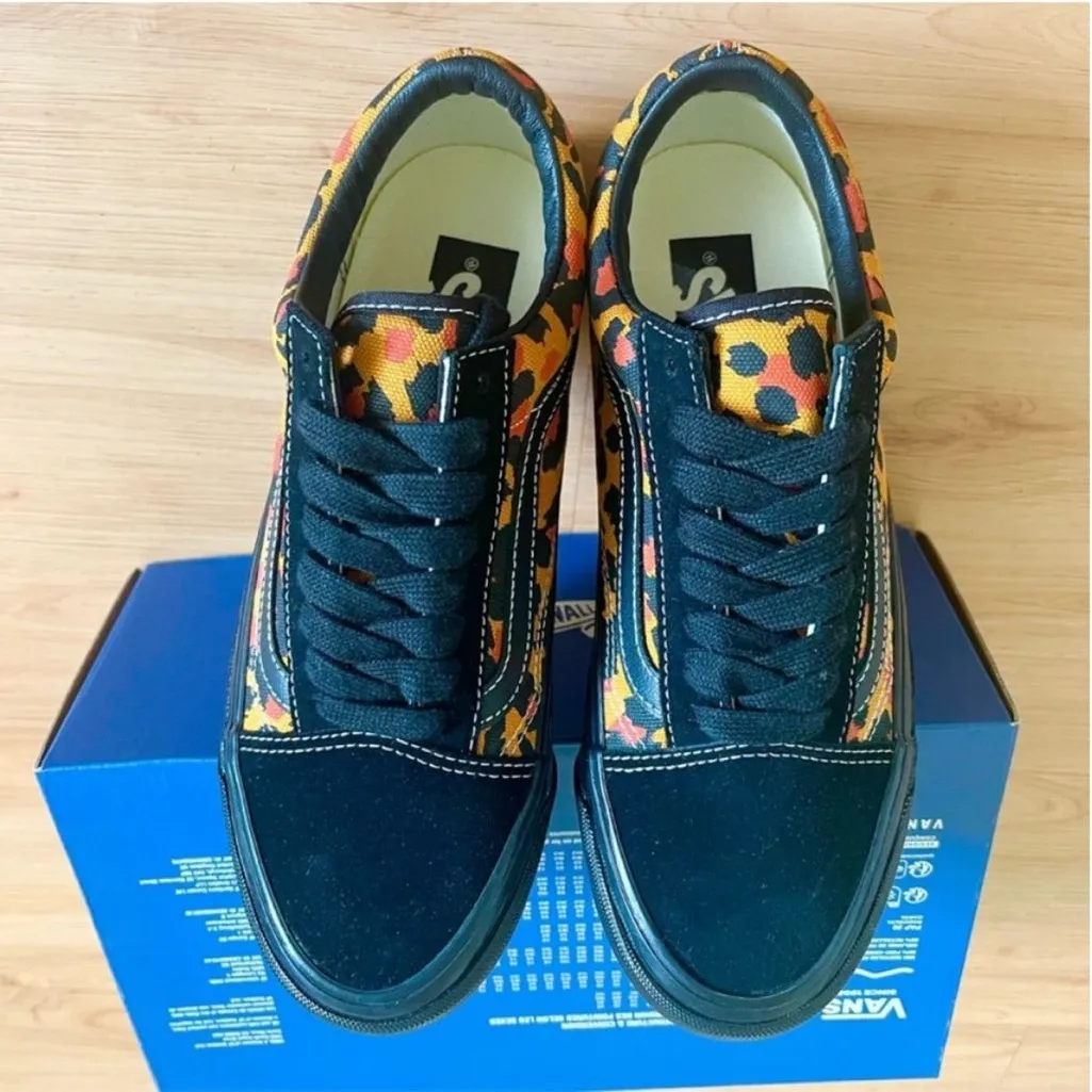 Vans Premium Old Skool Leopard
Shoe Women 9.5 US Mens 8.0 US - Image 10