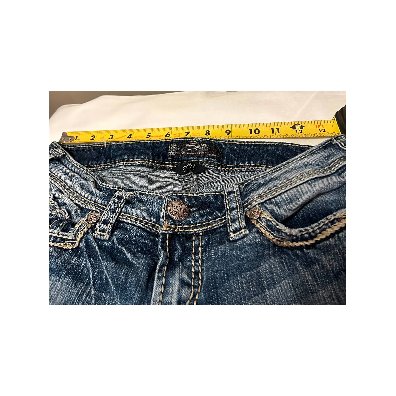 Silver‎ Jean Co. Suki Low Blue Jean Capris Decorative Brads and Fastener W26 - Image 10