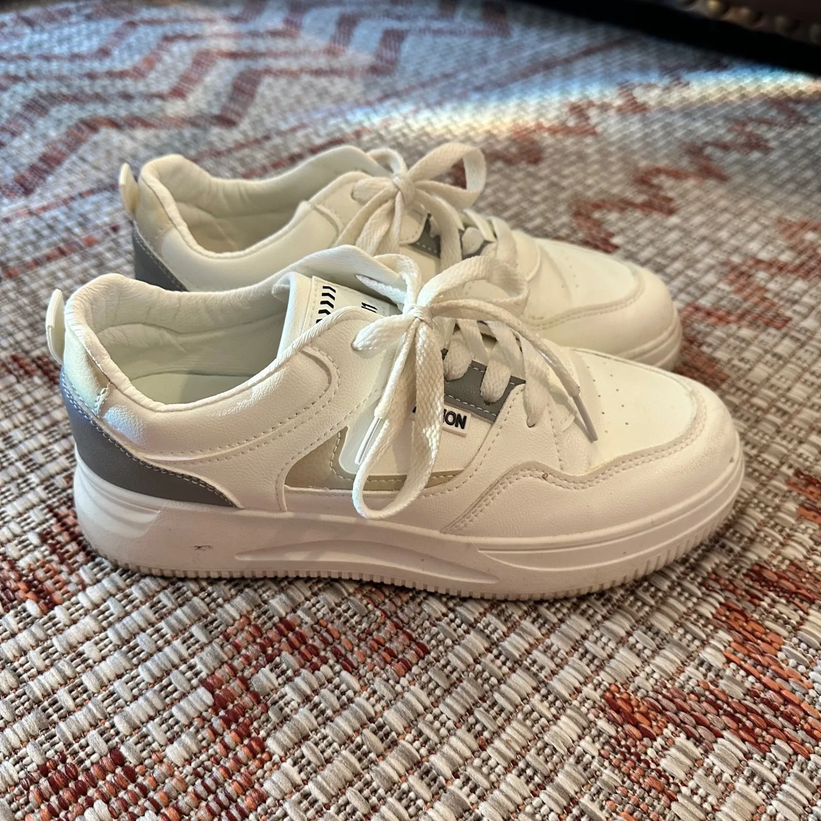 Women's White Platform Chunky Athletic Fashion Shoes Size 7 - Image 4