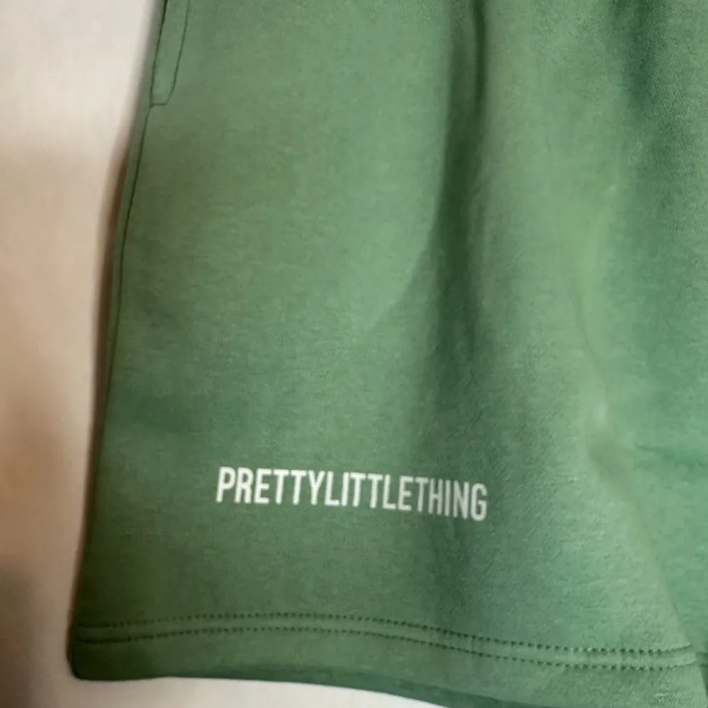 NWT PrettyLittleThing Plus Sage Green Pocket Sweat Shorts US Size 20 - Image 8