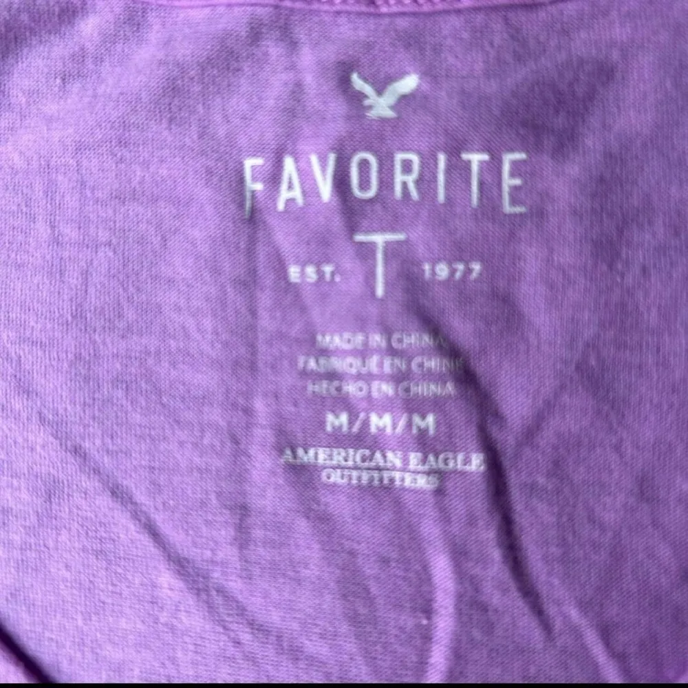 2010s 100% breathable cotton graphic short sleeve v neck American eagle shirt - Image 3