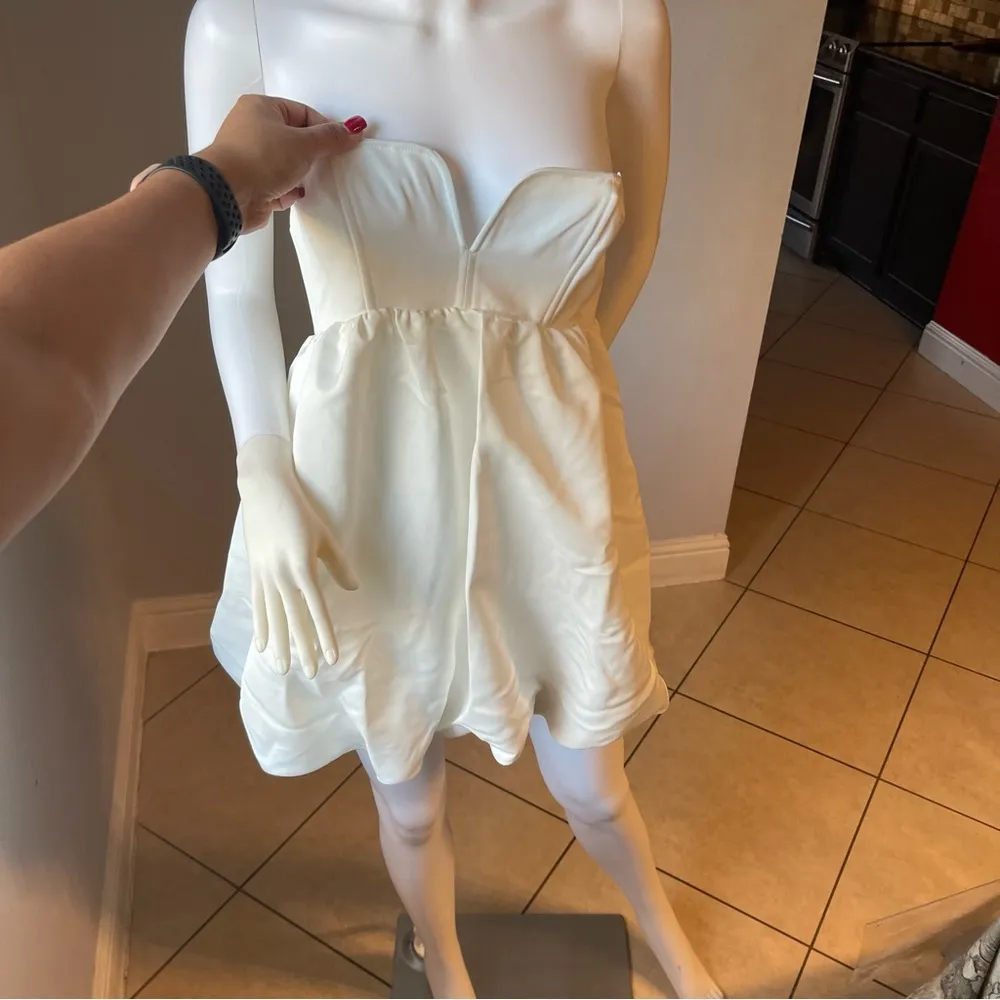 New Women’s white  mini dress 
Size Small
New with tags
Straps can be attached - Image 2