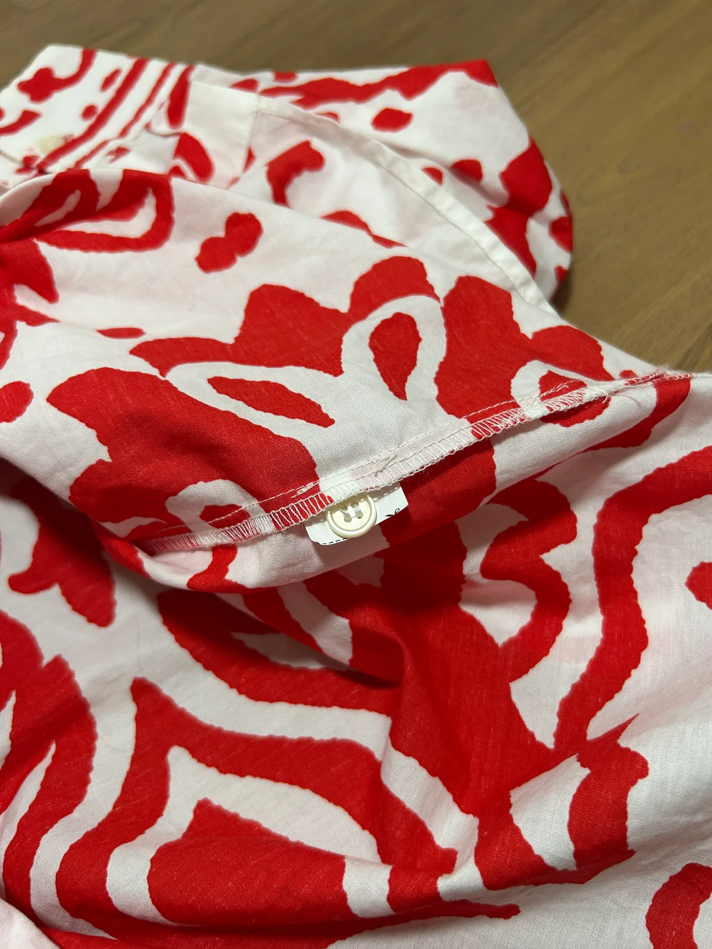 Medium  graphic print button up top - Image 8