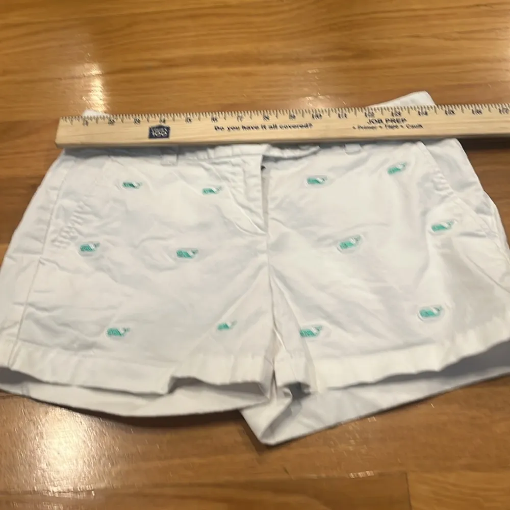 Vineyard vine women’s white / Aqua whale shorts size O. - Image 6