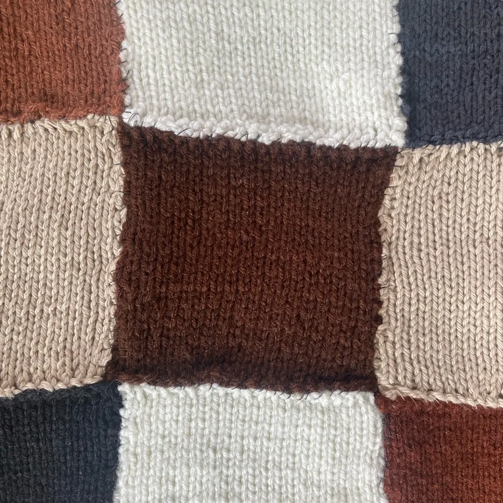 brown white cream black checkered knit tote bag - Image 7