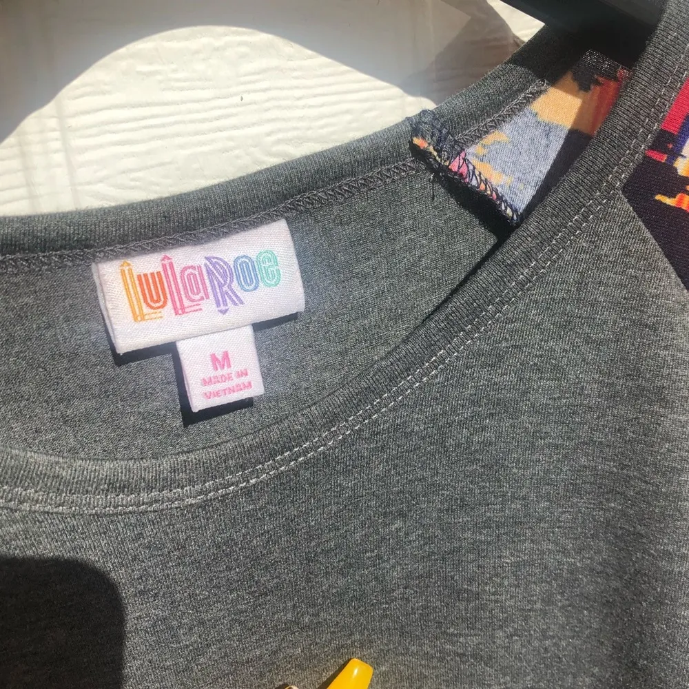 LuLaRoe Randy Stretchy Comfy Casual M Shirt Grey Graphic Sleeve - Image 4